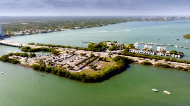 Miami Pelikan Limanı Marina. Hava aracı videosu 2025
