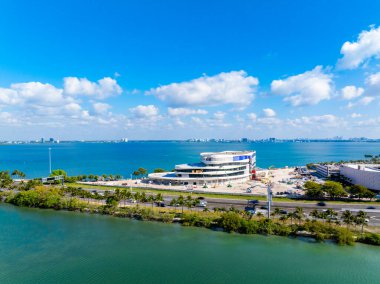 Miami Beach, FL, ABD - 28 Nisan 2025 Miami Mount Sinai Hastanesi 'nde kanser merkezi yapım aşamasında