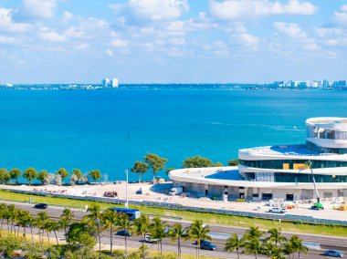 Miami Beach, FL, ABD - 28 Nisan 2025: Miami Beach Florida Mount Sinai Kanser Merkezi