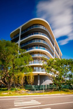 Miami Beach, FL, ABD - 28 Nisan 2025 Alton Bay 3900 Alton Road Miami yapım aşamasında