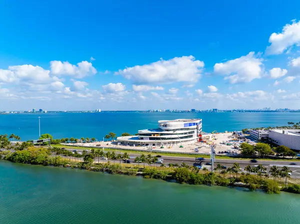 Miami Beach, FL, ABD - 28 Nisan 2025 Miami Mount Sinai Hastanesi 'nde kanser merkezi yapım aşamasında