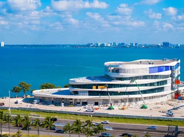 Miami Beach, FL, ABD - 28 Nisan 2025: Miami Beach Florida Mount Sinai Kanser Merkezi