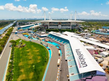 Miami, FL, ABD - 5 Mayıs 2025: Miami Hard Rock Stadyumu Autonation Grand Prix Formula 1 hava fotoğrafı