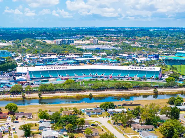 Miami, FL, ABD - 5 Mayıs 2025: Miami Grand Prix 2025 'te hava aracı fotoğrafı tribünleri