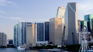 Miami, FL, ABD - 15 Mayıs 2025: Miami şehir merkezi.