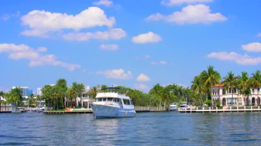 Fort Lauderdale tekneleri ve malikaneleri. 8k stok video gerçek zamanlı 7680x4320