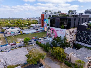 Miami, FL, ABD - 22 Nisan 2025: Miami 'ye Havadan Fotoğraf: Ressam Maximiliano Bagnasco' nun Messi 'yi resmettiği