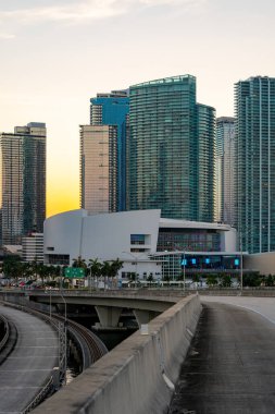 Miami, FL, ABD - 15 Mayıs 2025 Kaseya Merkez Miami 2025. Miami Köprüsü 'nün doğu tarafı batıya bakıyor. 
