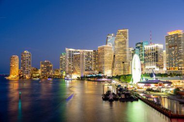 Gece yarısı Miami 'de. Miami şehir merkezinde gece fotoğrafçılığı.