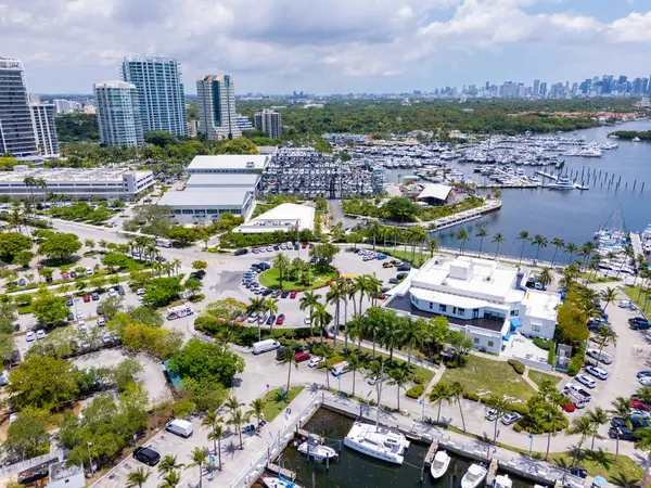 Miami Belediyesi tarihi binası Coconut Grove Florida