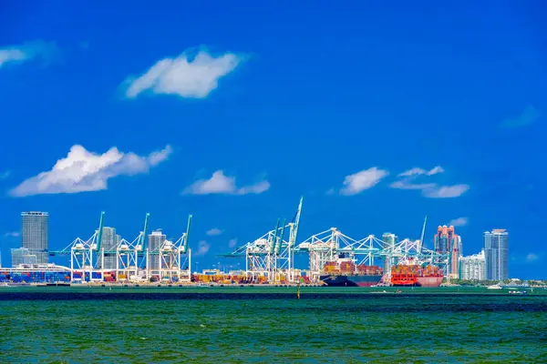Port Miami 2025 stok fotoğrafı telefoto şeridiyle çekildi.