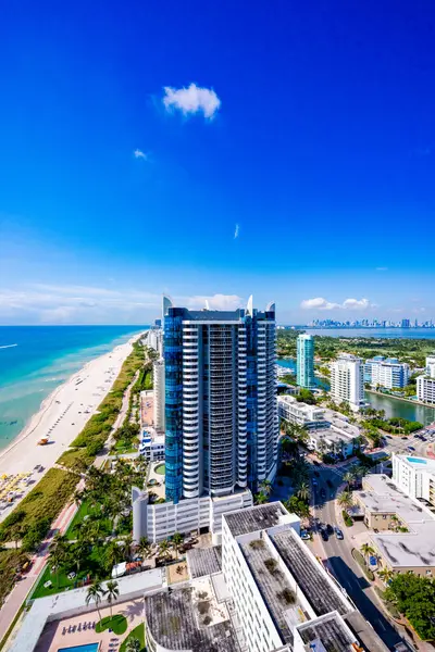 Miami Plajı, FL, ABD - 23 Mayıs 2025: La Gorce Palace Apartmanı Miami Plajı Hava Fotoğrafı