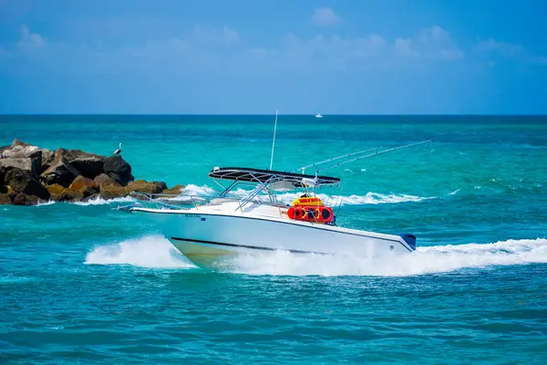 Miami Beach, FL, ABD - 25 Mayıs 2025 Hafta Sonu Tekne Anma Günü Pazar Miami