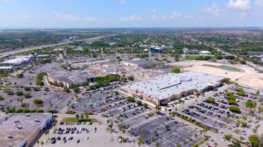 Miami, FL, ABD - 20 Mayıs 2025: Southland Mall Miami 2025