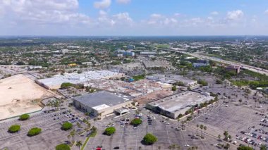 Miami, FL, ABD - 20 Mayıs 2025: Southland Mall Cutler Bay Miami 2025