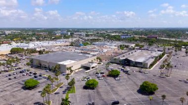 Miami, FL, ABD - 20 Mayıs 2025 Southland Mall Cutler Körfezi Miami Florida 2025