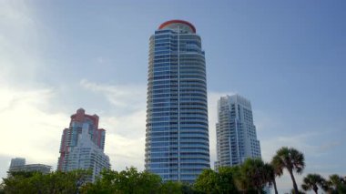 8k 2025 'te çekilmiş yüksek kuleler Miami Sahili.