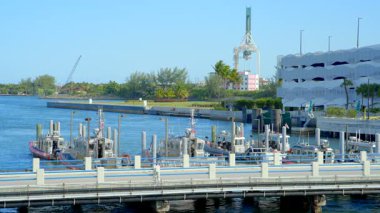 Miami Beach, FL, ABD - 10 Haziran 2025: USCG ABD Sahil Güvenlik tekneleri Miami Sahil İstasyonu