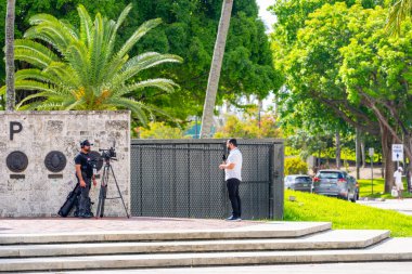 Miami, FL, ABD - 14 Haziran 2025: Miami 'de Krallar Protesto Etmez. Başkan Trump ve göç politikasına karşı protesto