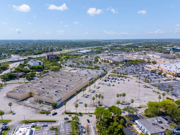 Miami, FL, ABD - 24 Mayıs 2025 Southland Mall Miami Cutler Bay