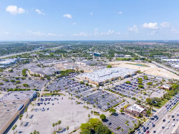 Miami, FL, ABD - 24 Mayıs 2025 Southland Mall Miami Cutler Bay