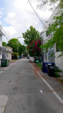 Dikey video binası geçidi