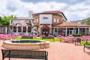 Miami Lakes, FL, ABD - 7 Temmuz 2025 Chelas Miami Bar ve Izgara Restoranı