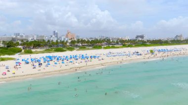 Miami Beach 'in alçaktan uçuşu. 6k hava aracı görüntüsü