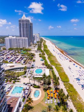 Miami 'deki sahil otelleri. Hava fotoğrafı 2025. Okyanus manzaralı tatil köyleri
