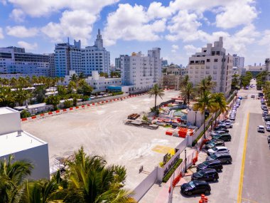 Miami Beach, FL, ABD - 19 Temmuz 2025 Raleigh Miami South Beach. İkonik otel yeniden inşa ediliyor