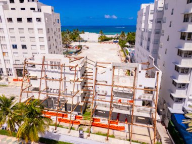 Miami Beach, FL, ABD - 19 Temmuz 2025 Rosewood The Raleigh Miami Beach. Hava fotoğrafı inşaat sahası