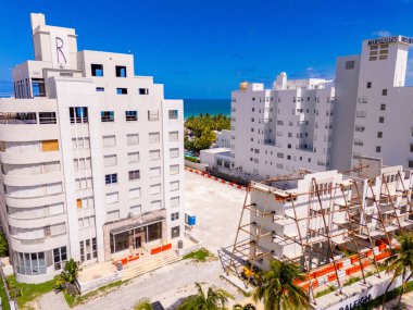 Miami Beach, FL, ABD - 19 Temmuz 2025 Rosewood The Raleigh Miami Beach. Hava fotoğrafı inşaat sahası