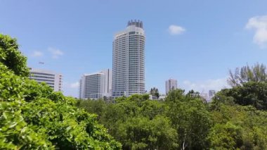 Miami Beach, FL, ABD - 20 Temmuz 2025 Havacılık Miami Beach Fontainebleau Hotel 'i açıkladı