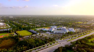 Kraliyet Palm Beach Halk Lisesi Hava Görüntüleri