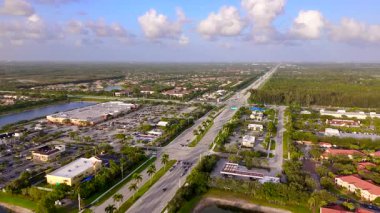 Batı Palm Beach Florida 'daki havaalanı alışveriş merkezini hedef alıyor.