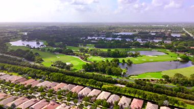 West Palm Beach, FL, ABD - 25 Temmuz 2025: Banyan Golf Kulübü Batı Palm Beach Florida