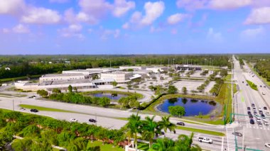 Wellington, FL, ABD - 25 Temmuz 2025 Palm Beach Central Lisesi Gösteri Sanatları Tiyatrosu Wellington Florida