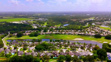 Havadan alınan görüntüler Wellington Florida 'daki lüks golf kulübü evleri.
