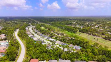 Wellington Florida Mahallesi yüksek voltajlı elektrik hatlarının yanındaki evler