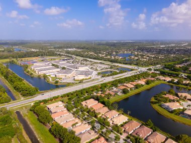 West Palm Beach, FL, ABD - 24 Temmuz 2025: Palm Beach Central Lisesi