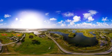 360 numaralı hava fotoğrafı Okeeheelee Park Batı Palm Beach Florida