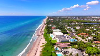 Boynton Sahili 'nin kuzey manzaralı yanlamasına uçuş.