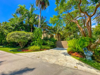 Miami Beach, FL, ABD - 27 Ağustos 2025: Star Island Miami Beach Florida 'daki lüks konak