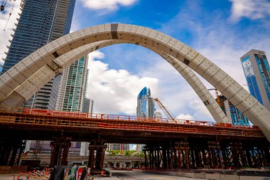 Miami Köprüsü inşaatı. Ağır endüstriyel beton ve çelik