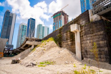 Köprü inşaatı Miami şehir merkezi 2025