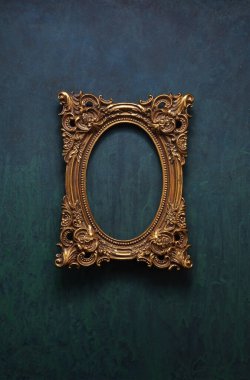 Mavi yeşil bir duvarın üzerinde klasik bir açılış metal çerçeve damlalar, doku arka planı, boş çerçeve modeli