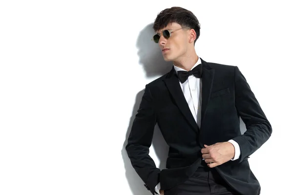 Sexy Businessman Looking Side Opening His Jacket Wearing Sunglasses Black — Stock Photo, Image