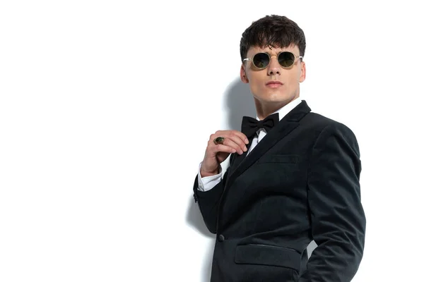 Young Handsome Businessman Arranging His Bow Tie Wearing Cool Sunglasses — Stock Photo, Image