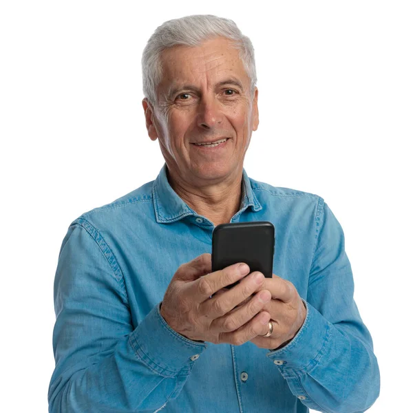 Portrait Happy Old Man Mobile Writing Messages Smiling Keeping His — Stock Photo, Image