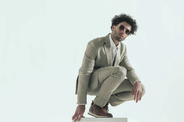 Side View Handsome Curly Hair Lebanese Guy Sunglasses Crouching Holding — Stock Photo, Image